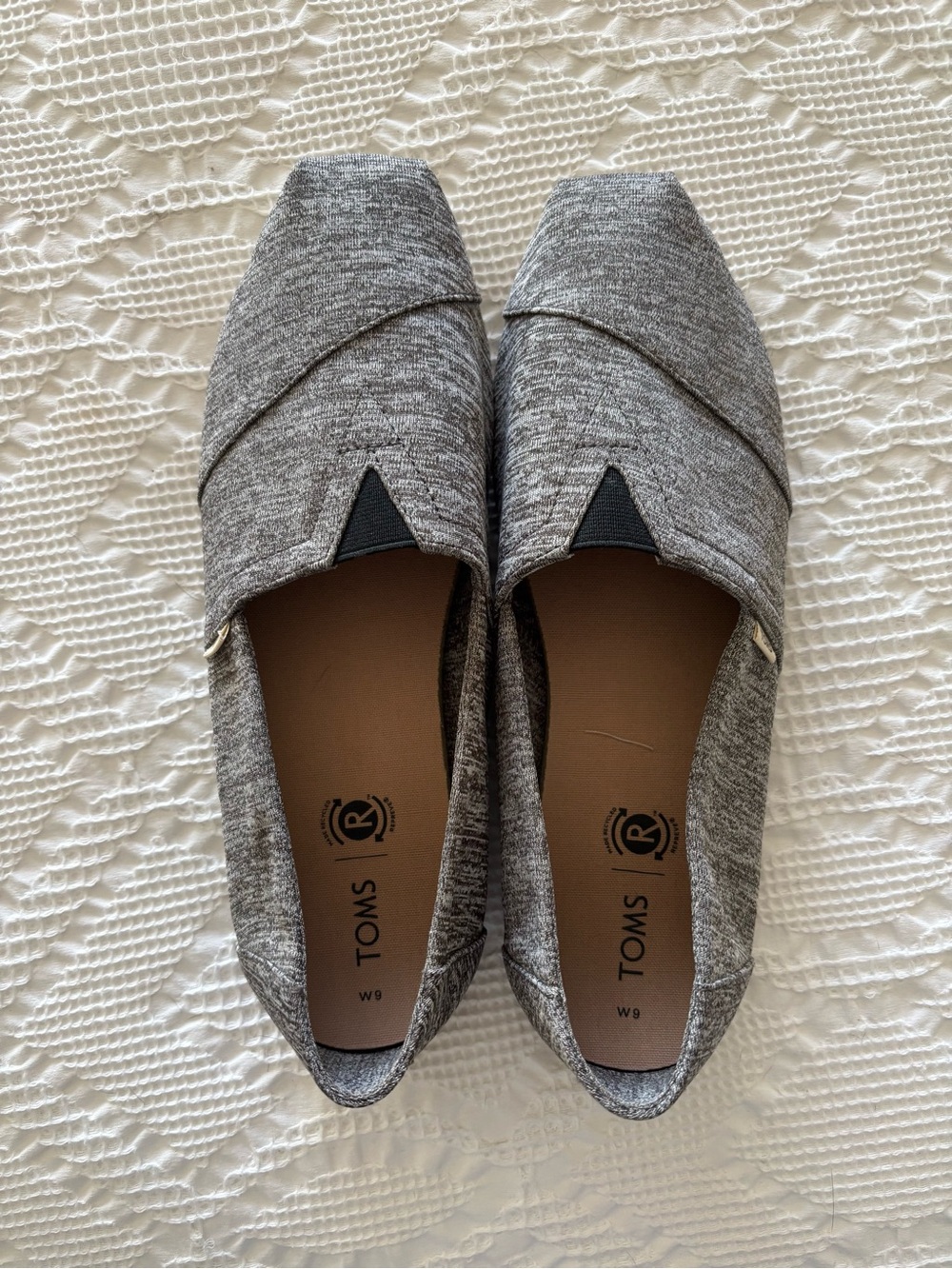 Toms Women's Heather Grey Canvas Slip-On Flats size 9 Wide